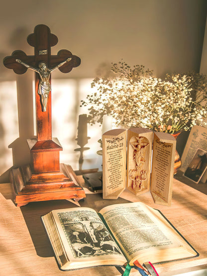 Salmo 23 - Openable Wooden Cylinder Sculpture of Jesus Christ