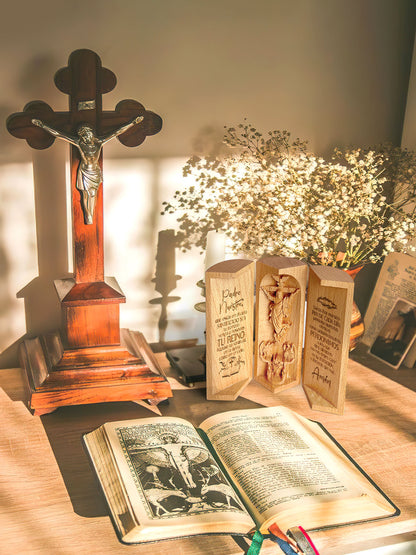 Padre Nuestro - Openable Wooden Cylinder Sculpture of Jesus Christ