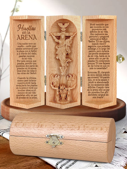 Huellas en la Arena - Openable Wooden Cylinder Sculpture of Jesus Christ